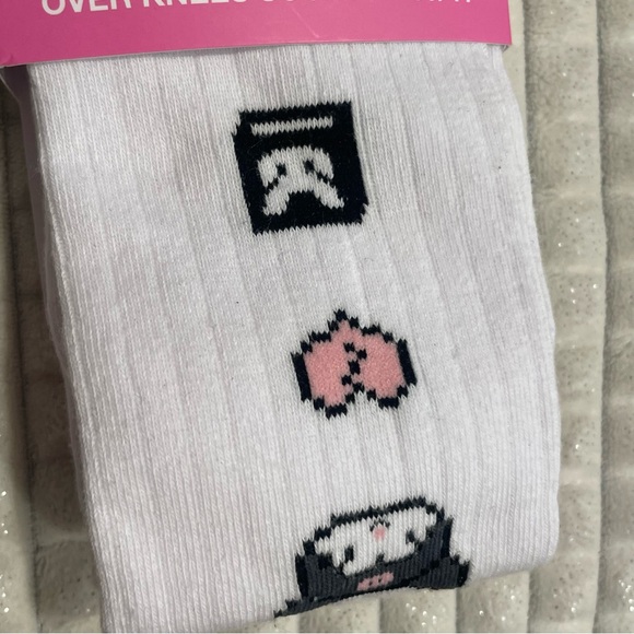 EXCLUSIVE Ladies’ Over Knee Socks from Hello Kitty and Friends x Cropp - Picture 5 of 9